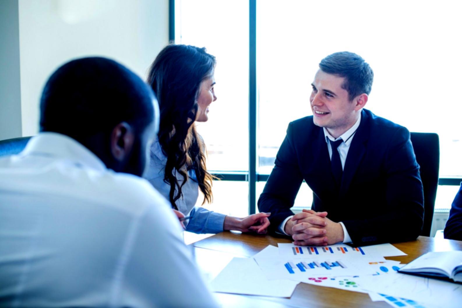 Session de travail collaborative sur l'analyse des flux financiers d'une entreprise