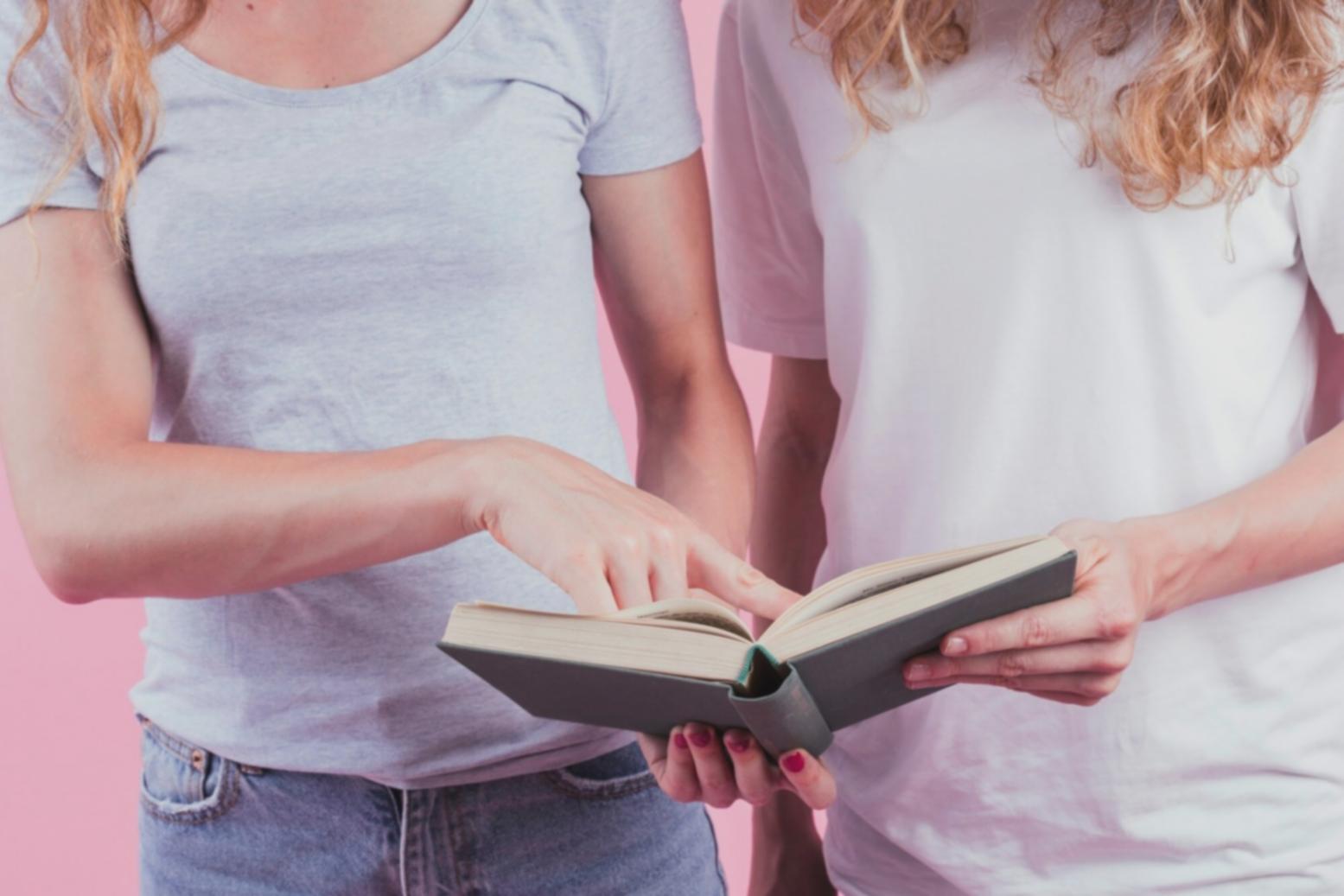 Session de formation en petit groupe avec participants prenant des notes