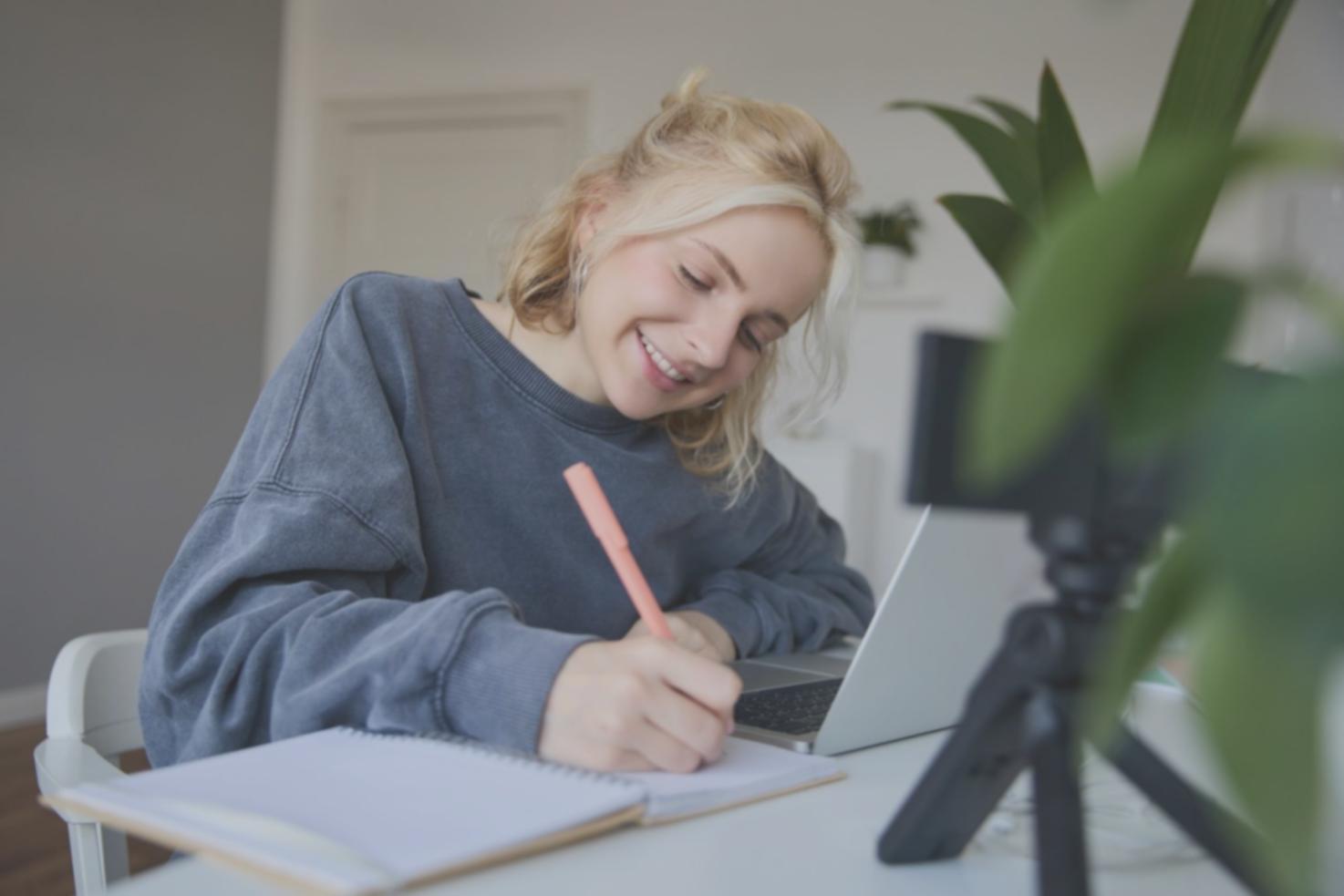 Tableaux et graphiques financiers affichés lors d'une formation